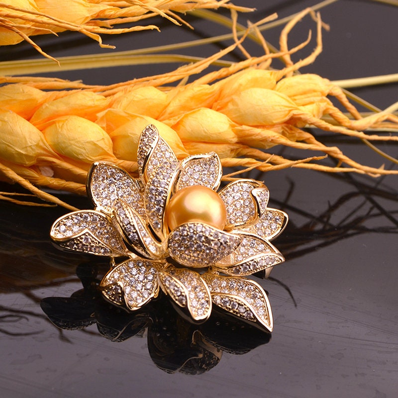 Freshwater Pearl Brooch Accessor, 14K Gold Shiny Crystalstile